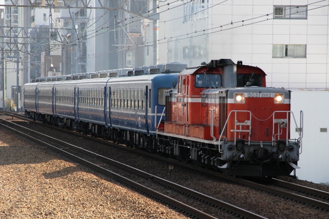 鉄道 キハ261系1000番台が甲種輸送される